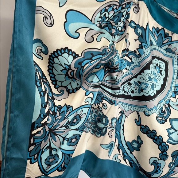 XOXO 100% Silk Teal and Cream Floral Blouse - Picture 2 of 5